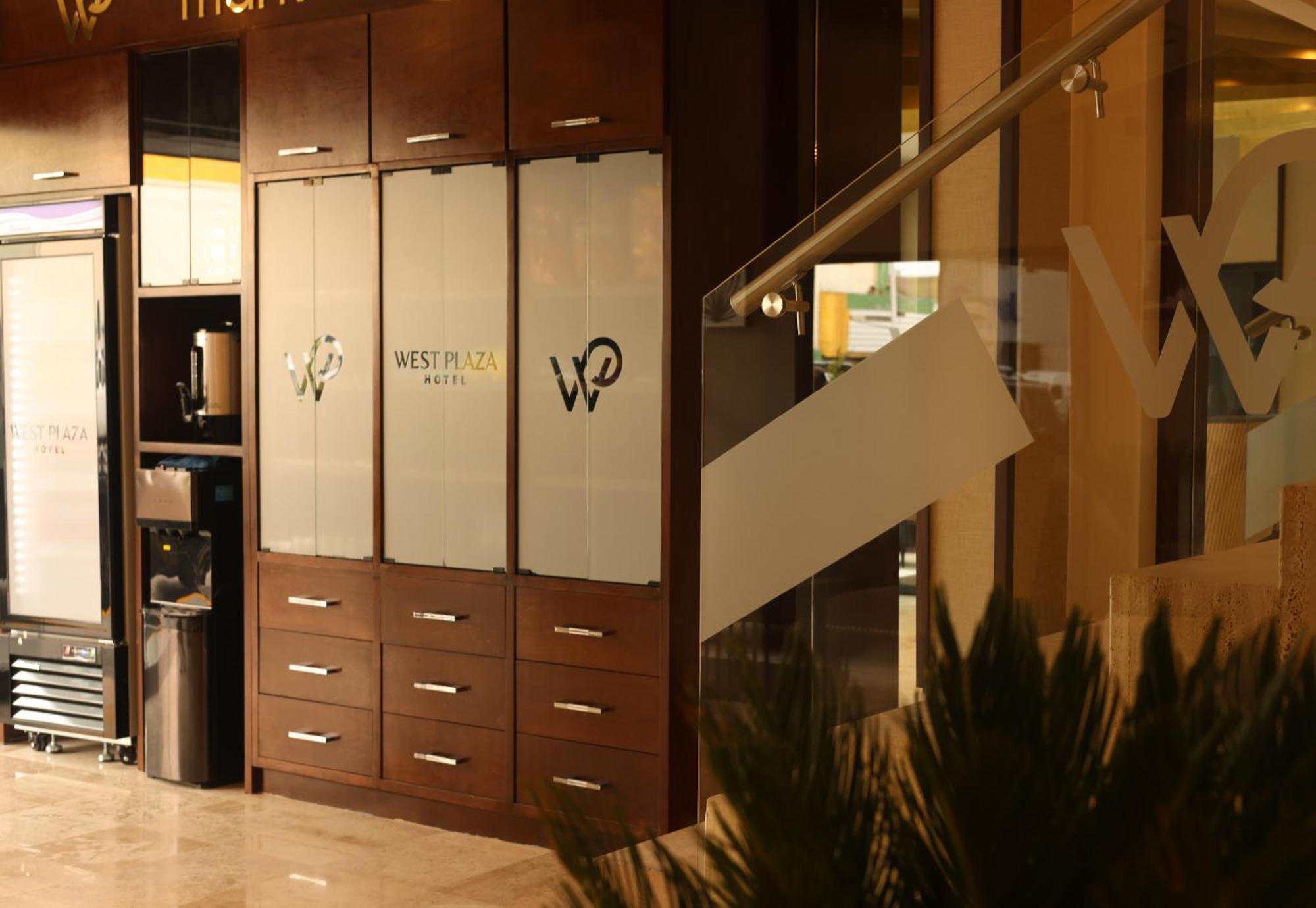 Hotel West Plaza Tijuana Exterior photo
